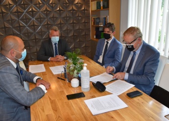 Podpisanie aktu notarialnego_Majora Łupaszki_AMW_AGH_2.JPG 